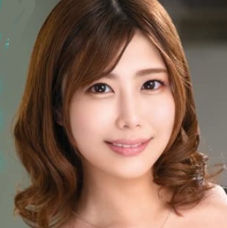 Ayumi Natsukawa (夏川あゆみ) Profile Photo