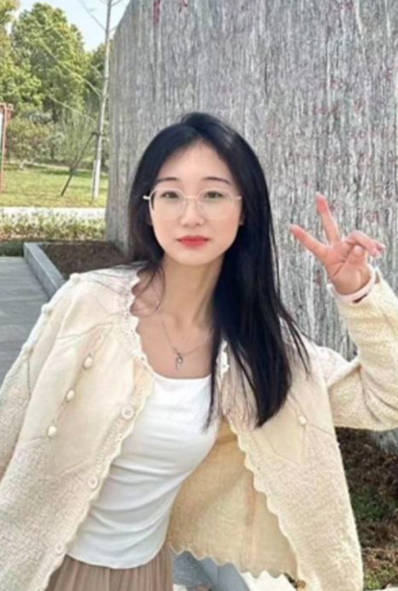 Hubei University of Technology Goddess Huo Ximei Part-Time Escort Video Exposed – Glasses Girl Cowgirl Riding on Sofa with Cock Insertion, Twisting Her Beautiful Ass, Fucked Until Moaning and Gasping, Her Skills So Good It Went Viral Across the Internet - 18J.TV